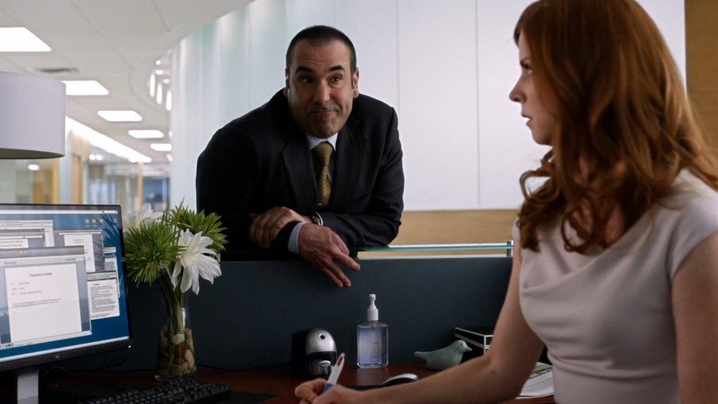 Suits Season 6: Donna Helps Louis Find an Apartment | ToLet Insider